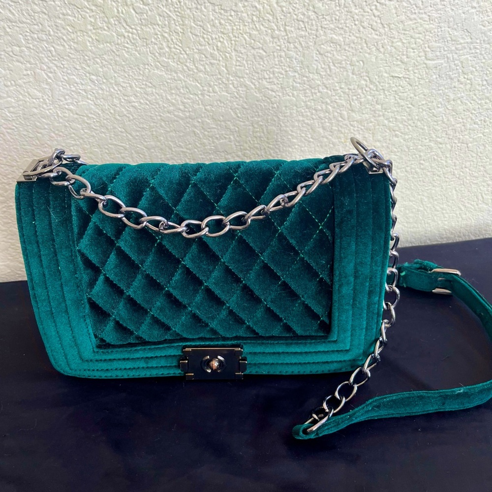 Luxurious Green Velvet Quilted Handbag